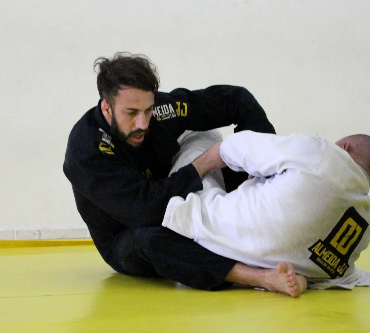 intermediario-academia-almeida-jj